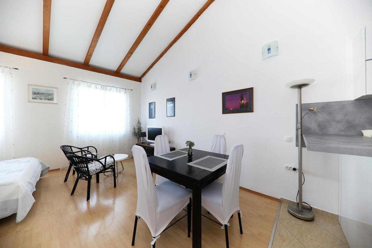 Puntamika Studio ซาดาร์ ภายนอก รูปภาพ