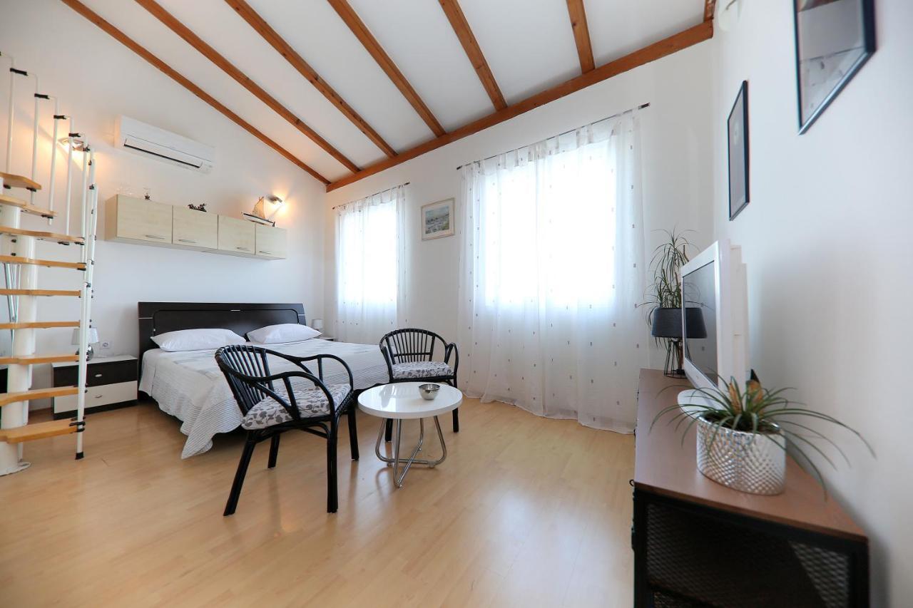 Puntamika Studio ซาดาร์ ภายนอก รูปภาพ